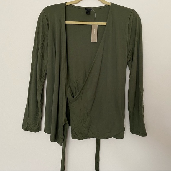❤️ NWT J. Crew Wrap and Tie Top - Olive - Small - Style H6782 - Picture 3 of 10